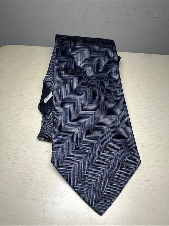 Pronto Uomo Made in Italy silk Classic Chevron Pattern Men’s Tie in Navy Blue