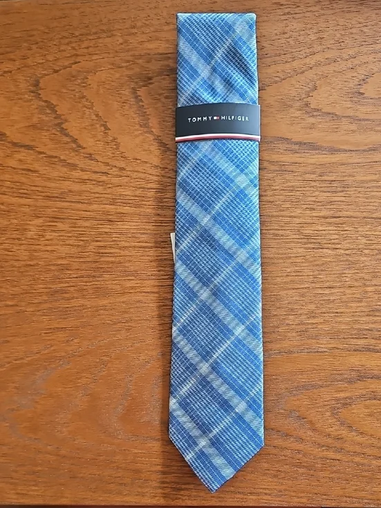 **NWT** Shades Of Blue Tommy Hilfiger Tie