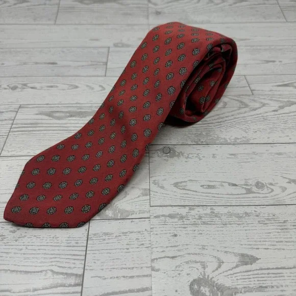 Burberrys of London Silk Blend Red Floral Jacquard Mens‎ Necktie