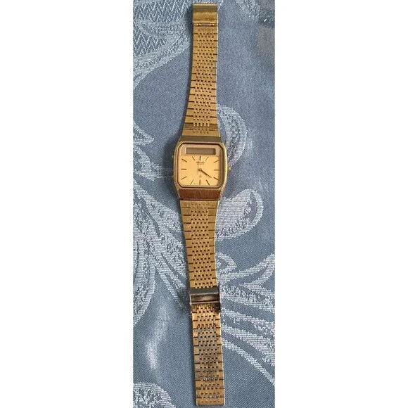 Seiko Quartz Analog Vintage Digital Watch • Water Resistant SGP ST Steel Back