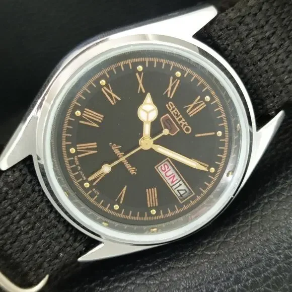 Vintage 1976 Seiko Automatic Mens Silver Watch W/daydate & Black accents