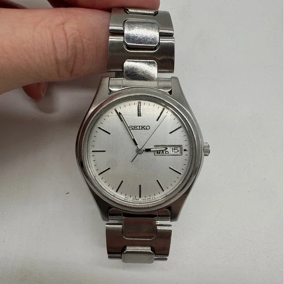Seiko 7N43-9048 Mens Quartz Watch‎ Silver Stainless Steel Day Date 37mm Case