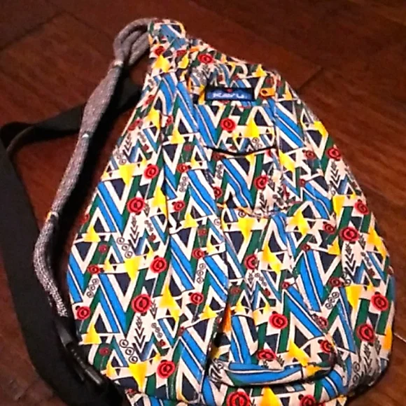KAVU Geometric Pattern Rope Sling Bag Backpack Retro 90s Style‎ Multi-Color