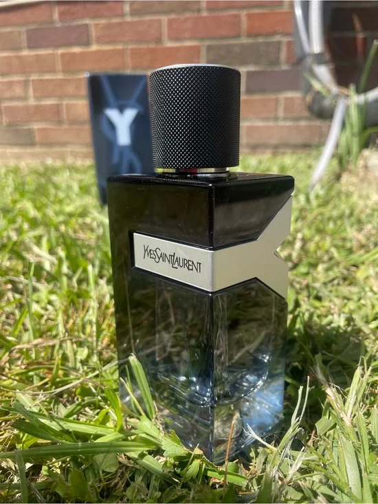 Yves Saint Laurent Men's Fragrance Bottle in Black and Blue