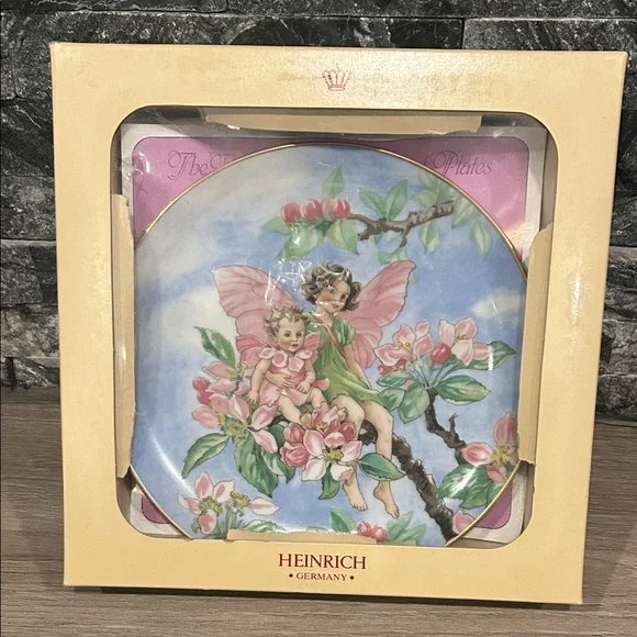 Heinrich “The Apple Blossom Fairy” 🧚‎ Collectible Plate w/authenticity cert