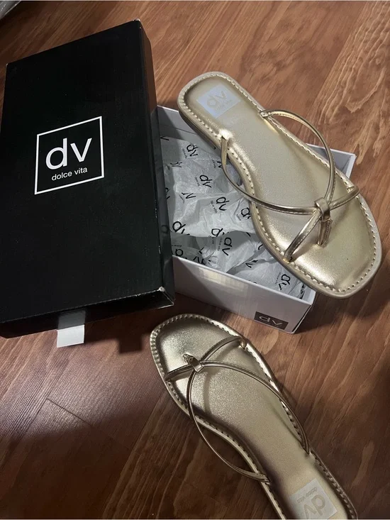 BRAND NEW Dolce Vita Metallic Gold Knot Toe-Ring Sandals