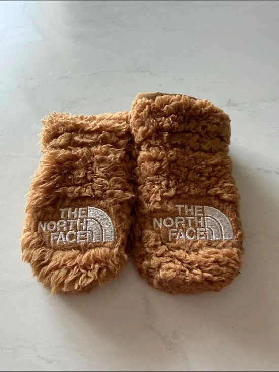 The North Face Kids Sherpa Mittens in Camel Brown