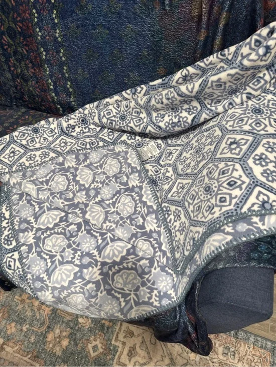 Soft Blue Floral & Medallion Throw Blanket - Cozy Home Accent