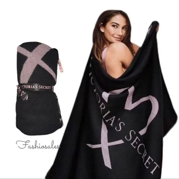 Victoria’s Secret Limited Edition Heart Victorias Secret Print Cozy Trow Blanket