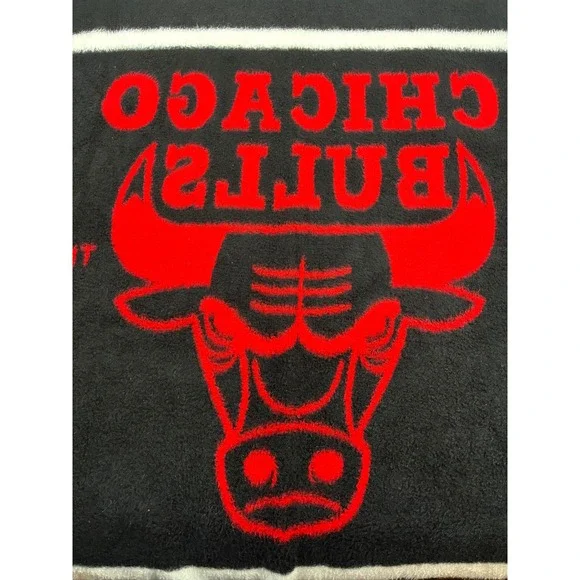 Chicago Bulls NBA Fleece‎ Throw Blanket Red Black Benny The Bull Logo Reversible
