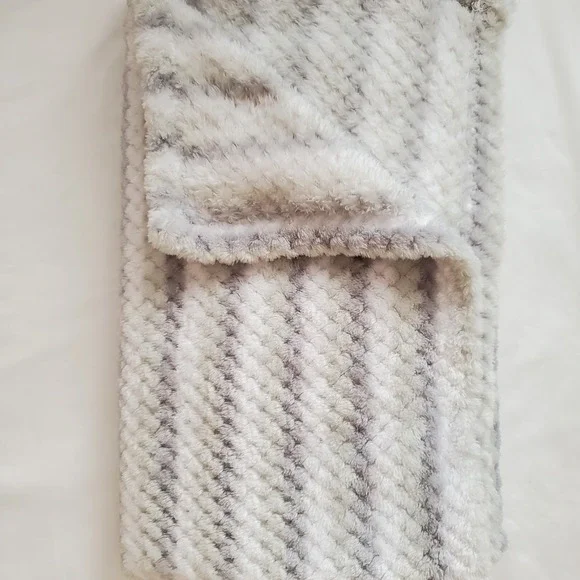 Gentle Steps Fleece Baby Blanket Grey Stripe 30x36 White‎ Lovey