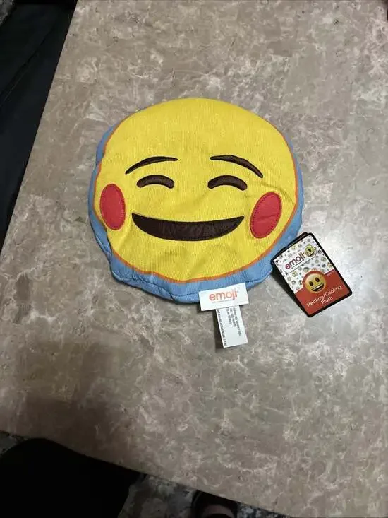 Smiling Face EMOJI Heating / Cooling Plush Pad Novelty Funny 2023 New With Tags