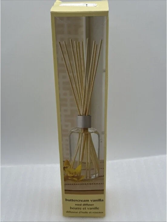 Pier 1 Buttercream Vanilla Cream Reed Diffuser Set 10 Reeds & 8 FlOz Liquid New