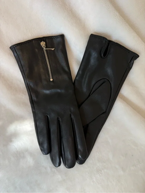 Women's Black Leather Zip-Accent Gloves
