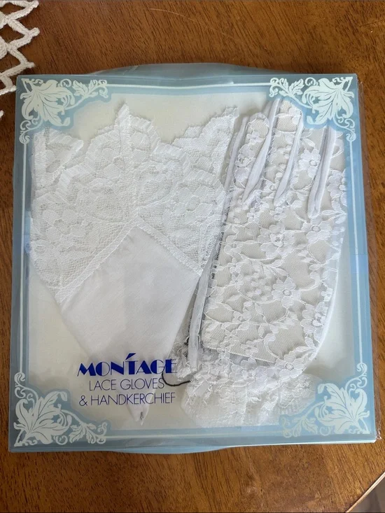Montage Vintage White Lace Gloves & Handkerchief Set