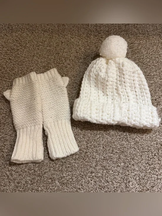 White Knit Beanie and Fingerless Gloves Set