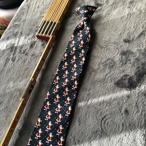 𝅺CHILDREN‎ Christmas Santa and Holly Silk snap on tie