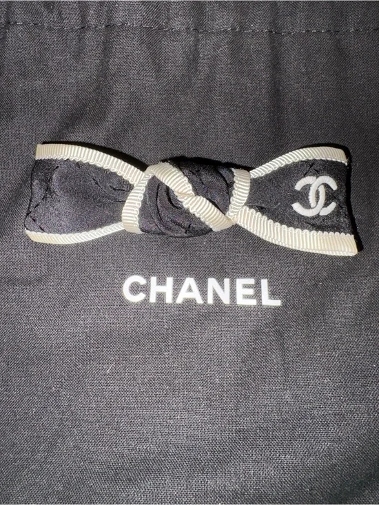 CHANEL 25V Silk Jacquard CC Bow Barrette ULTRA CHIC - Black & Ecru Ivory AA9921