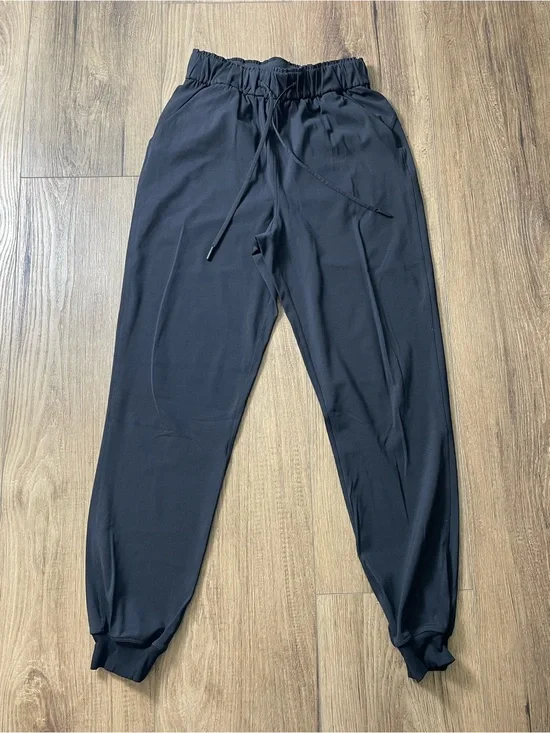 EUC - lululemon athletica Black Elastic Waist Joggers