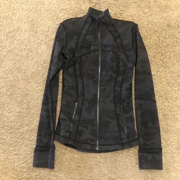 Lululemon Define Jacket featuring a dark gray and black camouflage pattern SZ 4