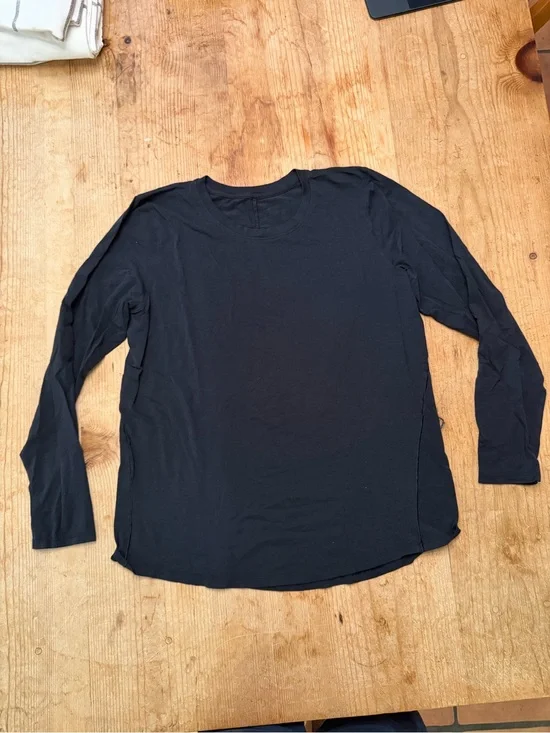 SOLD lululemon athletica Black Long-Sleeve Crew Tee