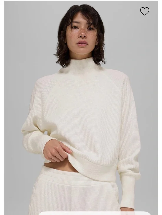 ALO Yoga Cream Waffle Mock Neck Sweater sz small, Ivory