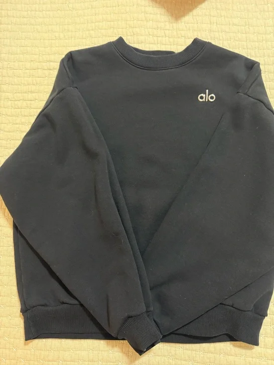 ALO Accolade Black Crewneck Sweatshirt with Contrasting Logo