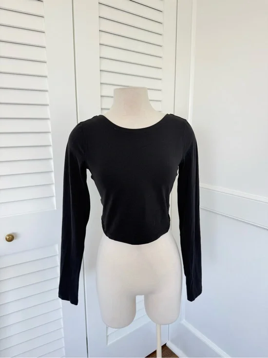 lululemon athletica Black Long-Sleeve Cropped Crew