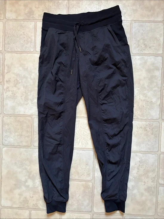 Lululemon Black Dance Studio Jogger Pants Women’s Size 6 (Small) Cuffed Bottoms