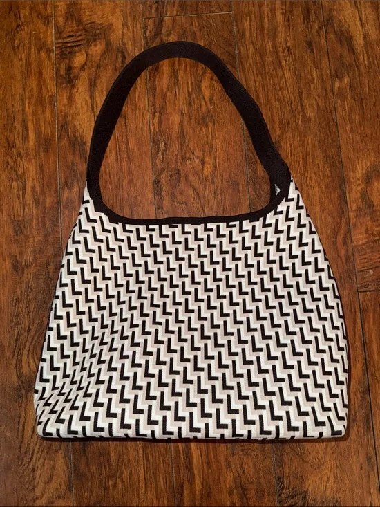 Lululemon 12L Black, Khaki, & White Geometric Chevron Shoulder Bag