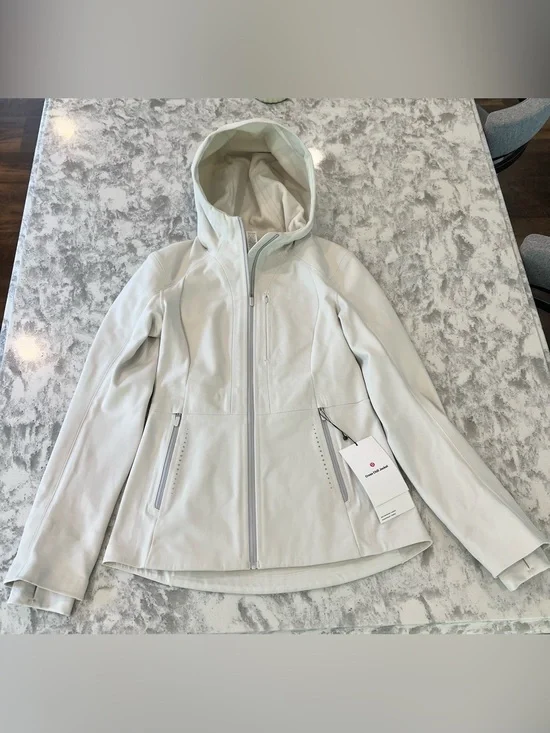 lululemon Women's Cross Chill Hooded Jacket NWT in Bone