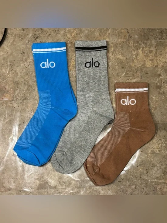 New Women’s Alo Socks New without tags 3 pairs Fits sizes 6-11