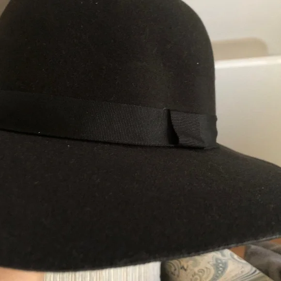 Wide-Brim Black Felt Hat with Grosgrain Band