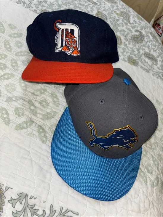 Set of two 1 Detroit Tigers adults baseball caps logo 7 . NFL Detroit Lions.