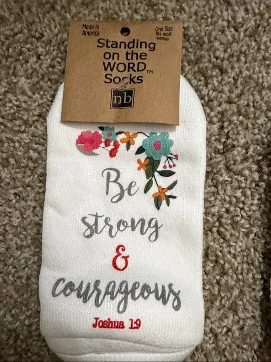 nb Standing on the Word White Floral 'Be Strong & Courageous' Socks