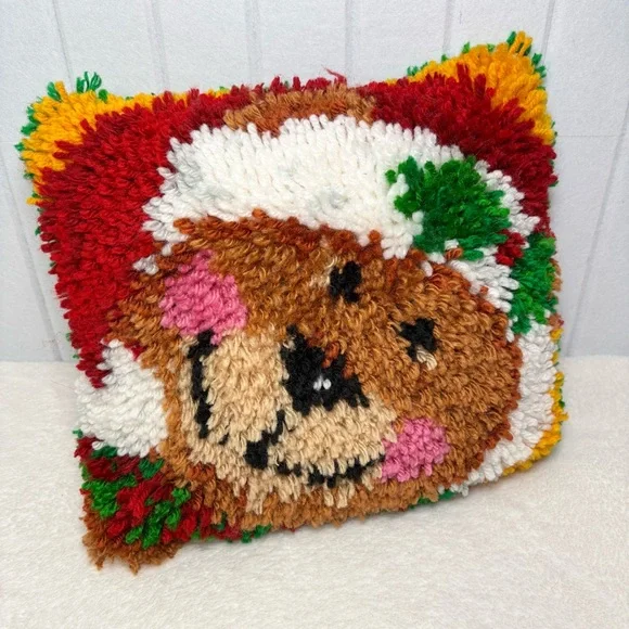 Caron International Vintage Christmas‎ Jingle Bear Latch Hook Pillow