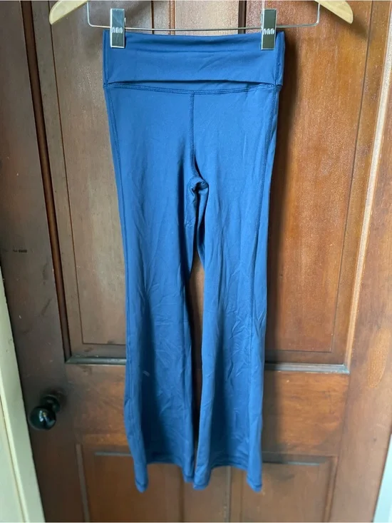 Yogalicious girls medium 10 blue Lunatek florence flare athletic pants