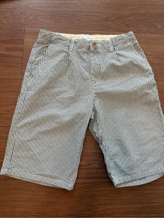Boys size 13 Seersucker Stripe Shorts - Navy/White