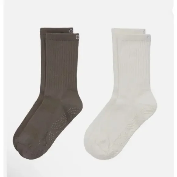 New NWT Calia Studio Women's Gripper Crew Socks 2-‎ Pack
