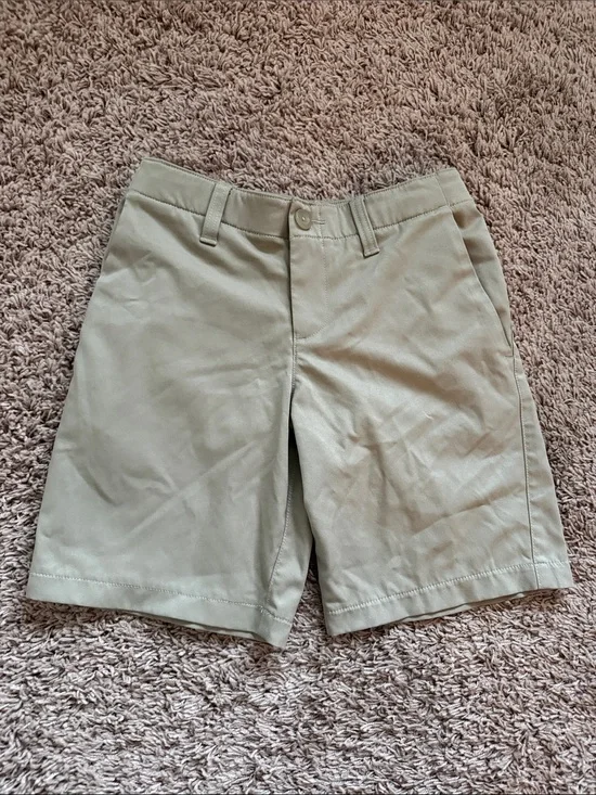 Under Armour kidsFlat Front Khaki Shorts - Light Tan