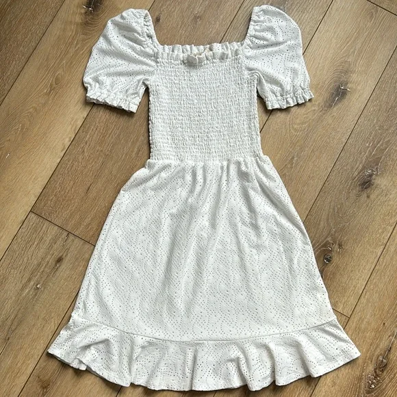 Michael Kors Womens White Eyelet Smocked Peasant Beachy Ruffle Dress Siz…