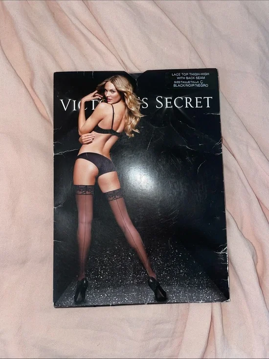 VINTAGE VS STOCKINGS