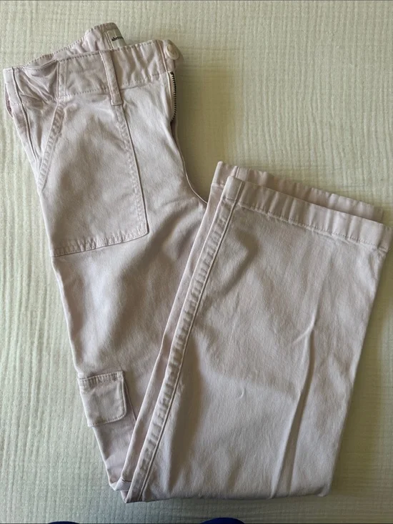 Abercrombie kids Girls Pale Pink Wide Leg Cargo Pants. Size 11/12 Long. Like new