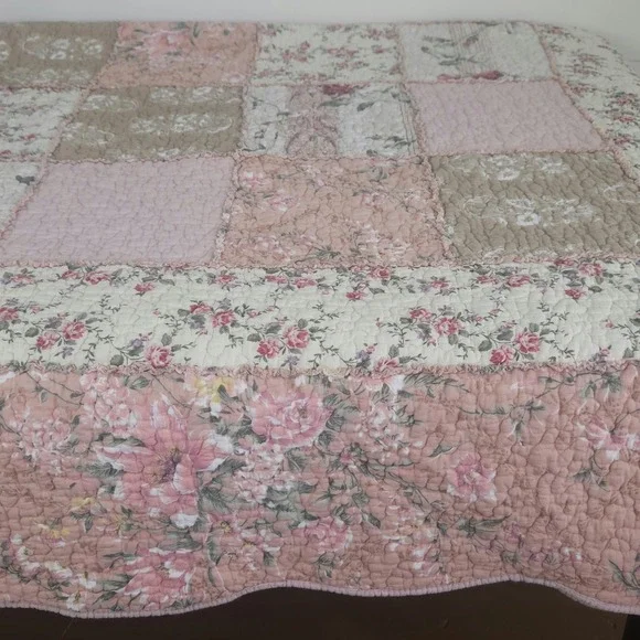 Patchwork Rag Quilt XL Queen Pink Floral Cotton Reversible Shabby Cottage 91x99