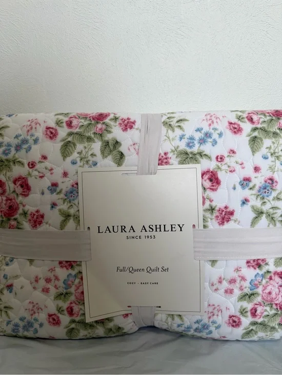 Laura Ashley White Floral Quilt with Pink Roses & Green Leaves