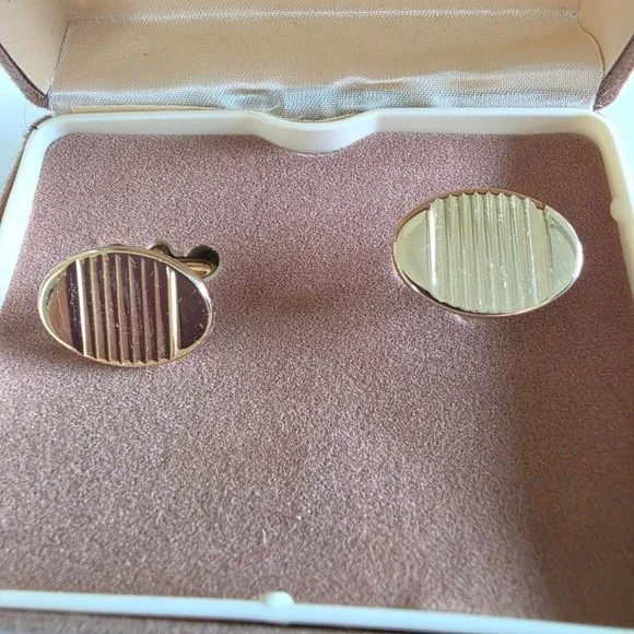 Vintage Swank Gold Tone Oval Ribbed Cufflinks with Original Box Mens Formal