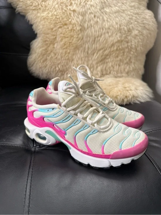 EUC Nike Air Max Plus TN SE “South Beach” GS5.5/W7