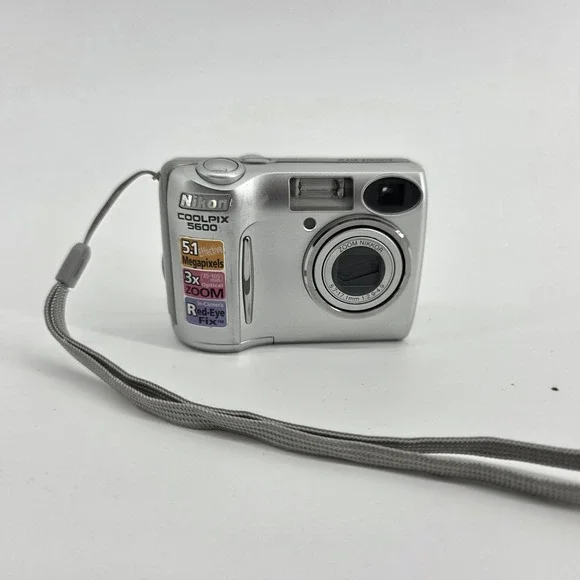 Nikon Coolpix 5600 5.1MP Digital Camera Silver 3x Optical Zoom WORKS