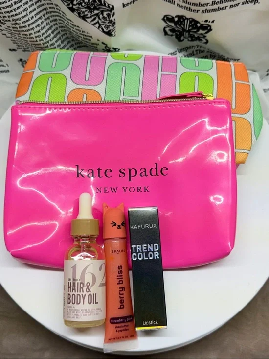 2 Cosmetic Pouch with 3 Beauty Items