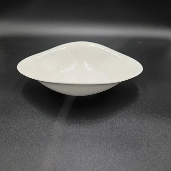 Villeroy‎ & Boch Flow White Premium Porcelain Asymmetrical Serving Bowl 11.5